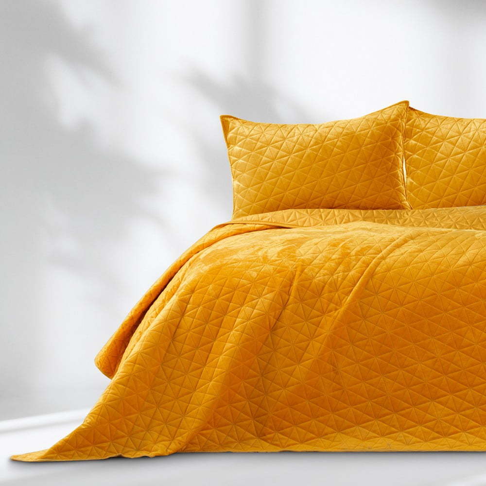 Žlutý sametový prošívaný přehoz 170x210 cm Laila – AmeliaHome Restilo